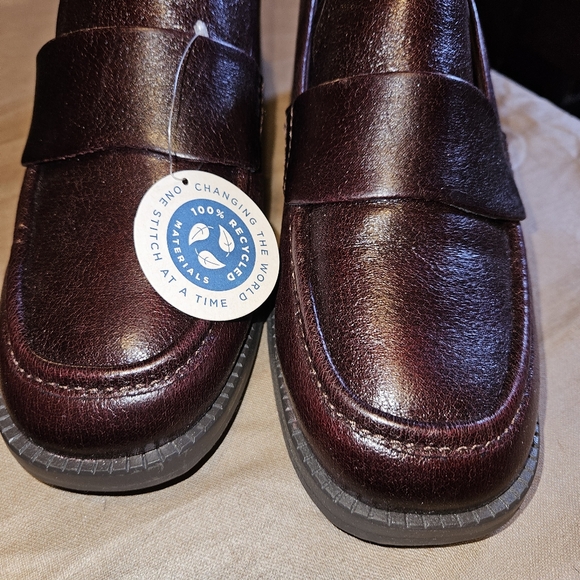 Baretraps Accord Penny Loafer in Eggplant color, women's size 8.5 - Picture 8 of 9